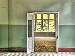 Bild: Tür zum Apparate-Gymnastikraum ("Zandersaal") im Badehaus / Sanatorium für Männer A1