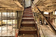 Bild: Treppe mit halbem Geländer