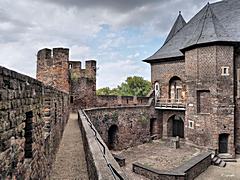 Bild: Burg Linn - innere Wehrmauer
