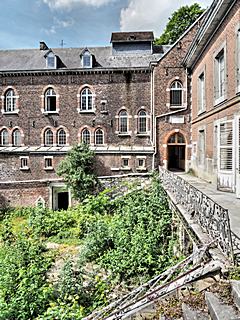 Bild: Terrasse des Stiftsherrengebäudes und Kloster