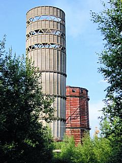 Bild: Monnoyer-Turm, dahinter eines der vielen Gasometer