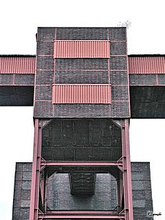 Bild: Eckturm mit Bandbrücken zu Kohlenturm und Mischanlage