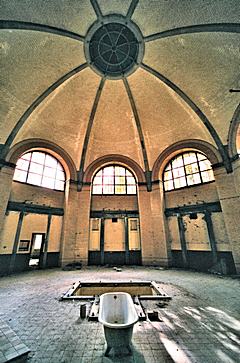 Bild: Kuppelhalle mit Tauchbad - Zentral-Badehaus / Sanatorium für Männer A1