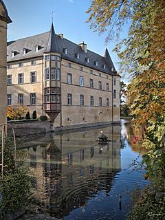 Bild: Burg Adendorf - Blick zum Herrenhaus