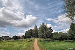 Bild: Burgwall mit Basilika