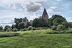 Bild: Burgwall mit Basilika