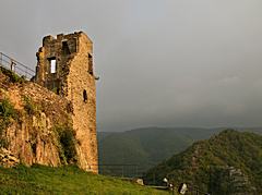 Bild: Burg Are - Hauptburg und Eifellandschaft