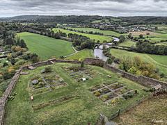 Bild: Kräutergarten auf der Bastionsfläche, Blieck über das Siegtal
