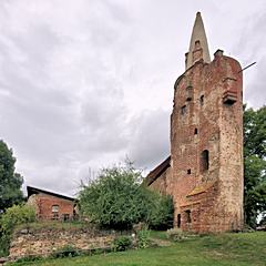 Bild: Burg Klempenow - Bergfried der Kernburg