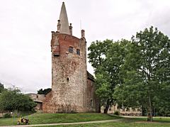 Bild: Burg Klempenow - Bergfried der Kernburg
