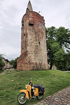 Bild: Burg Klempenow - Bergfried der Kernburg