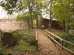 Bild: Unterburg Kyffhausen - Ringmauer mit Kammertor