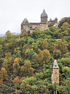 Bild: Burg Stahleck - die Burg und darunter der "Liebesturm" der Stadtmauer
