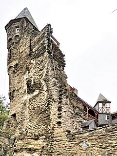 Bild: Burg Stahleck-  Schildmauer, gesehen vom Südzwinger