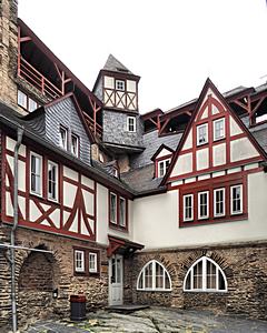 Bild: Burg Stahleck - Fachwerkbauten