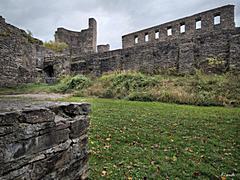 Bild: Blick vom westlichen Zwinger zum Bergfried
