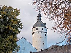 Bild: Burg Zievel - Bergfried mit Schweifhaube