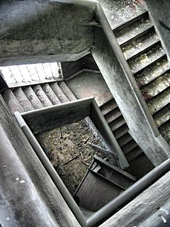 Bild: Treppe im Verwaltungsbau