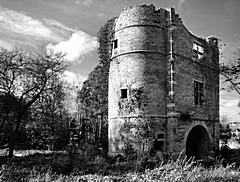 Bild: Innenseite des Torgebäudes - Chateau de la Distillerie a Bovesse (November 2005)