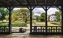 Bild: Blick von der Terrasse Gebäude Frauen 2