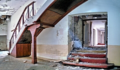 Bild: Treppe und Durchgang