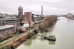 Bild: Blick von der Papierfabrik zum dreco-Waschmittelwerk Düsseldorf (Dezember 2012)