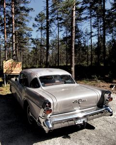 Bild: Besucherparkplatz: Buick Special Serie 40 von 1957