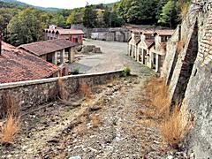 Bild: Weg zu den Angestellten-Häusern