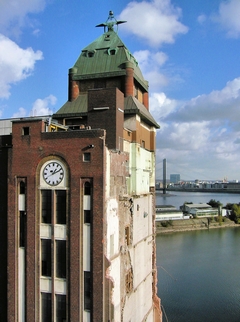 Bild: Turmgebäude, Reinigungs-/Silogebäude bereits abgerissen