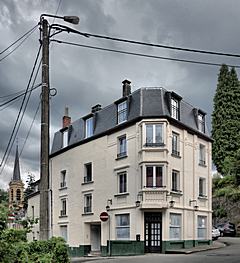 Bild: Wohnhaus Rue Saint-Nicolas (<a href=https://www.google.com/maps/@49.7956199,5.066788,3a,45.5y,129.88h,96.53t/data=!3m6!1e1!3m4!1sso_SQgWNrjmw9y4la8iKog!2e0!7i16384!8i8192?hl=de target=_blank>StreetView</a>)