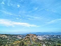 Bild: <a href=https://goo.gl/maps/rc4iyi3Z2jghosnG6 target=_blank>Civita di Bagnoregio</a> - Blick vom Belvedere