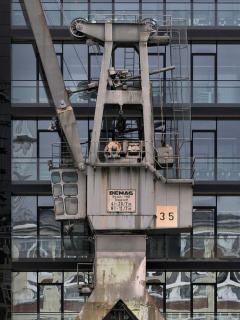 Bild: Kran im Medienhafen Düsseldorf