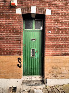 Bild: Hendrix vor der Tür, Rue des Remparts, Saint-Laurent