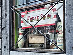 Bild: Freak-Show-Schaufenster, Altstadt - Féronstrée et Hors-Château