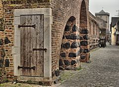 Bild: Holztür an der Mauerstraße