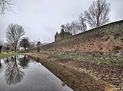 Bild: südliche Stadtmauer bei Hochwasser