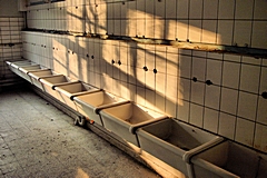 Bild: Waschsaal im Kasernenbereich