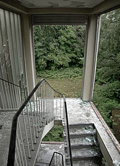 Bild: angebautes Treppenhaus