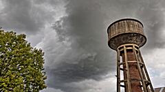 Bild: Wasserturm und Wolken