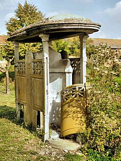 Bild: Das schönste Pissoir von mehreren im Innenhof