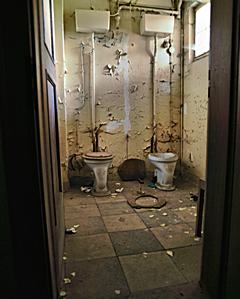 Bild: Toiletten ohne Trennwand