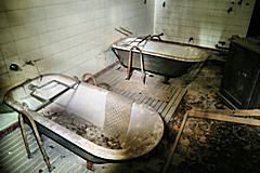 Bild: Badewannen im Keller