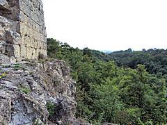 Bild: Primo Castello / Erste Burg - Sockel eines Turms