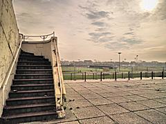 Bild: Treppe mit Wolken